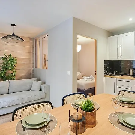 Centrer Of By Prestige Apartment